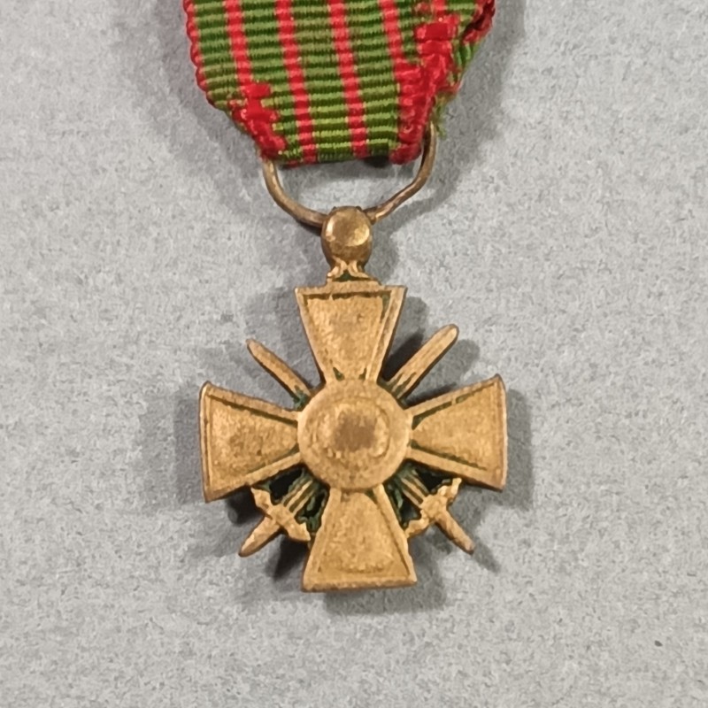 REDUCTION DE LA MEDAILLE CROIX DE GUERRE RUBAN 1914 1918 SANS DATE